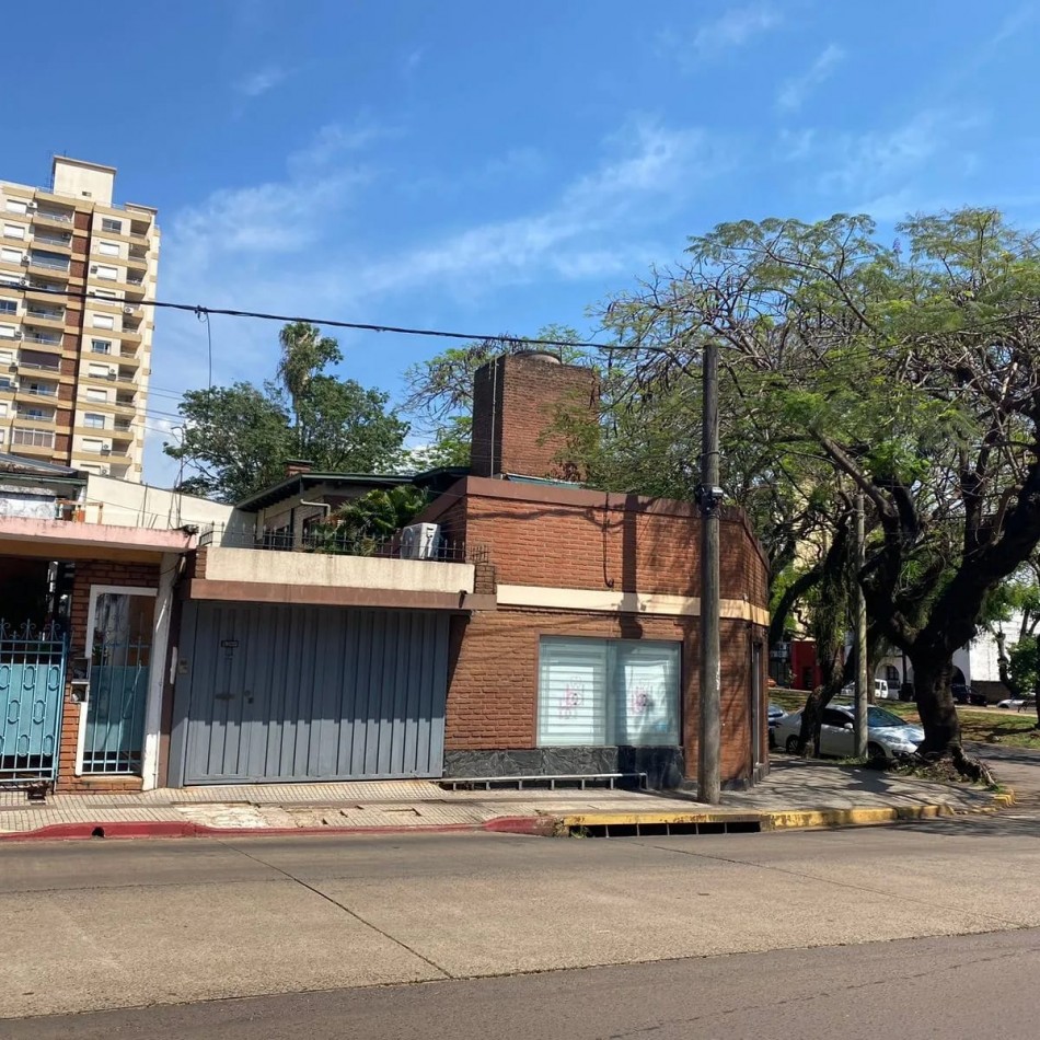 SE VENDE CASA CENTRICA CON LOCAL INDEPENDIENTE