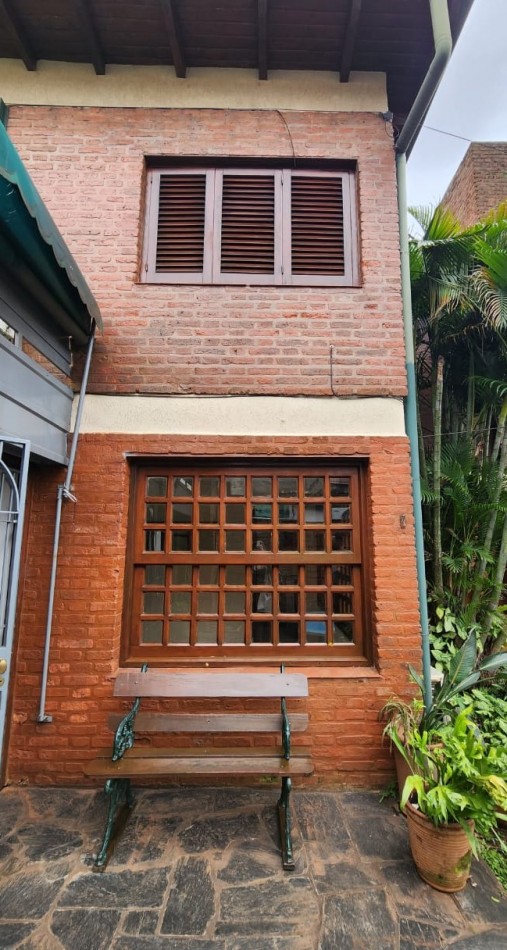 SE VENDE CASA CENTRICA CON LOCAL INDEPENDIENTE