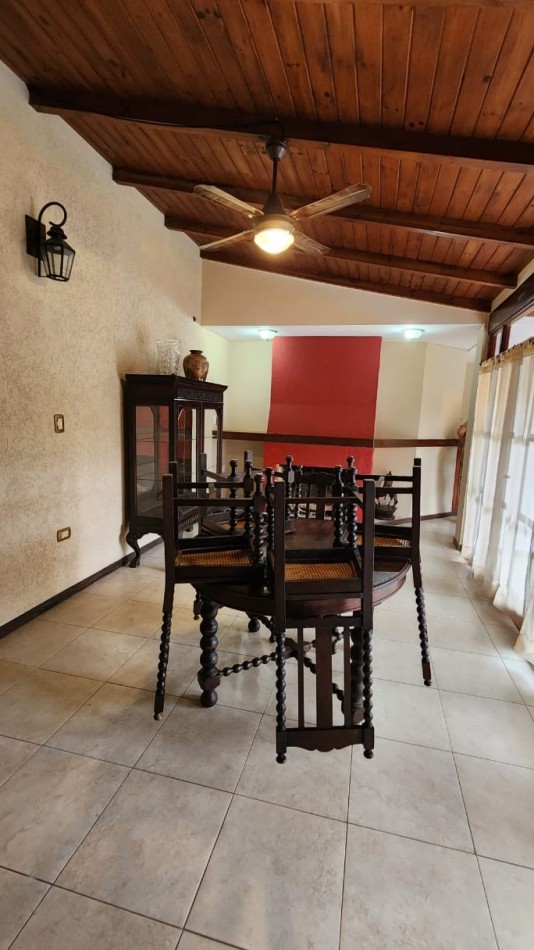 SE VENDE CASA CENTRICA CON LOCAL INDEPENDIENTE