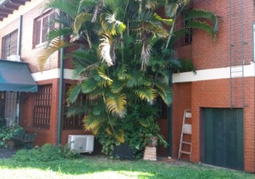 Casa con local acepta permuta