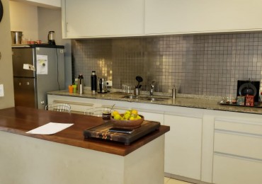 CASA EN VENTA Z/ AV. URQUIZA Y AV. M. DE ANDREA