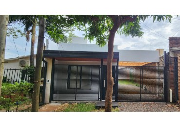 Casa en venta zona Avenida Zapiola y Avenida Centenario Posadas. 