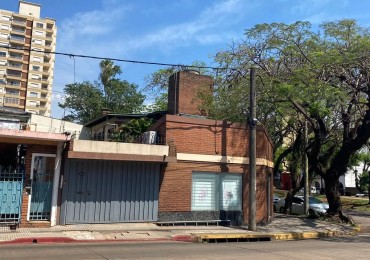 SE VENDE CASA CENTRICA CON LOCAL INDEPENDIENTE